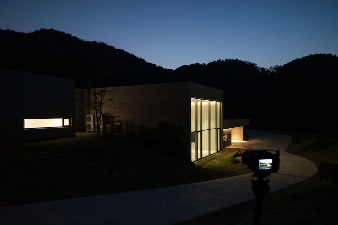 蔡澜助理驳斥谣言钳制陈宝莲：女方拍照的时分成年了